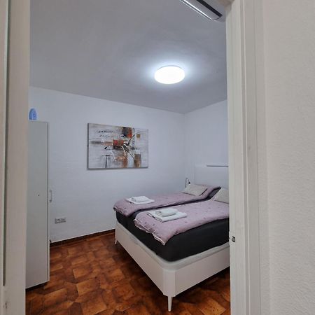 פואנגירולה Comfortable One Bedroom Apartment מראה חיצוני תמונה