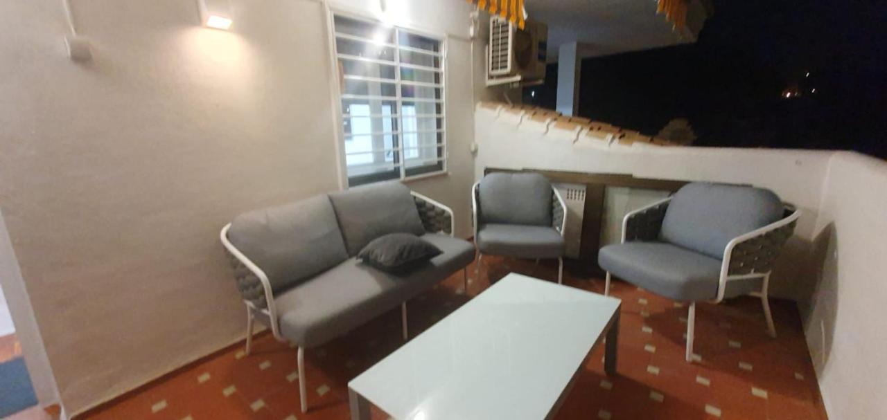 פואנגירולה Comfortable One Bedroom Apartment מראה חיצוני תמונה