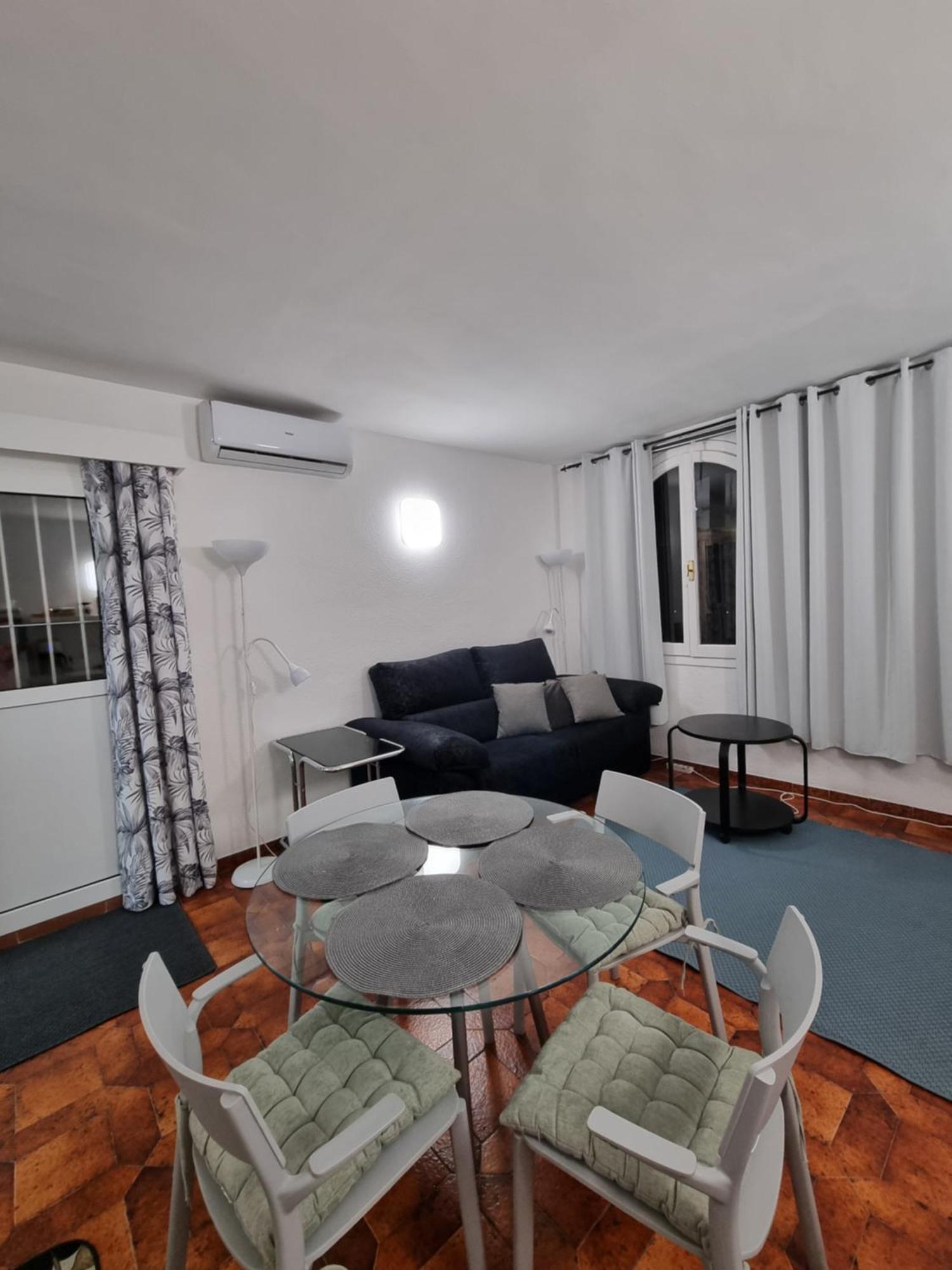 פואנגירולה Comfortable One Bedroom Apartment מראה חיצוני תמונה