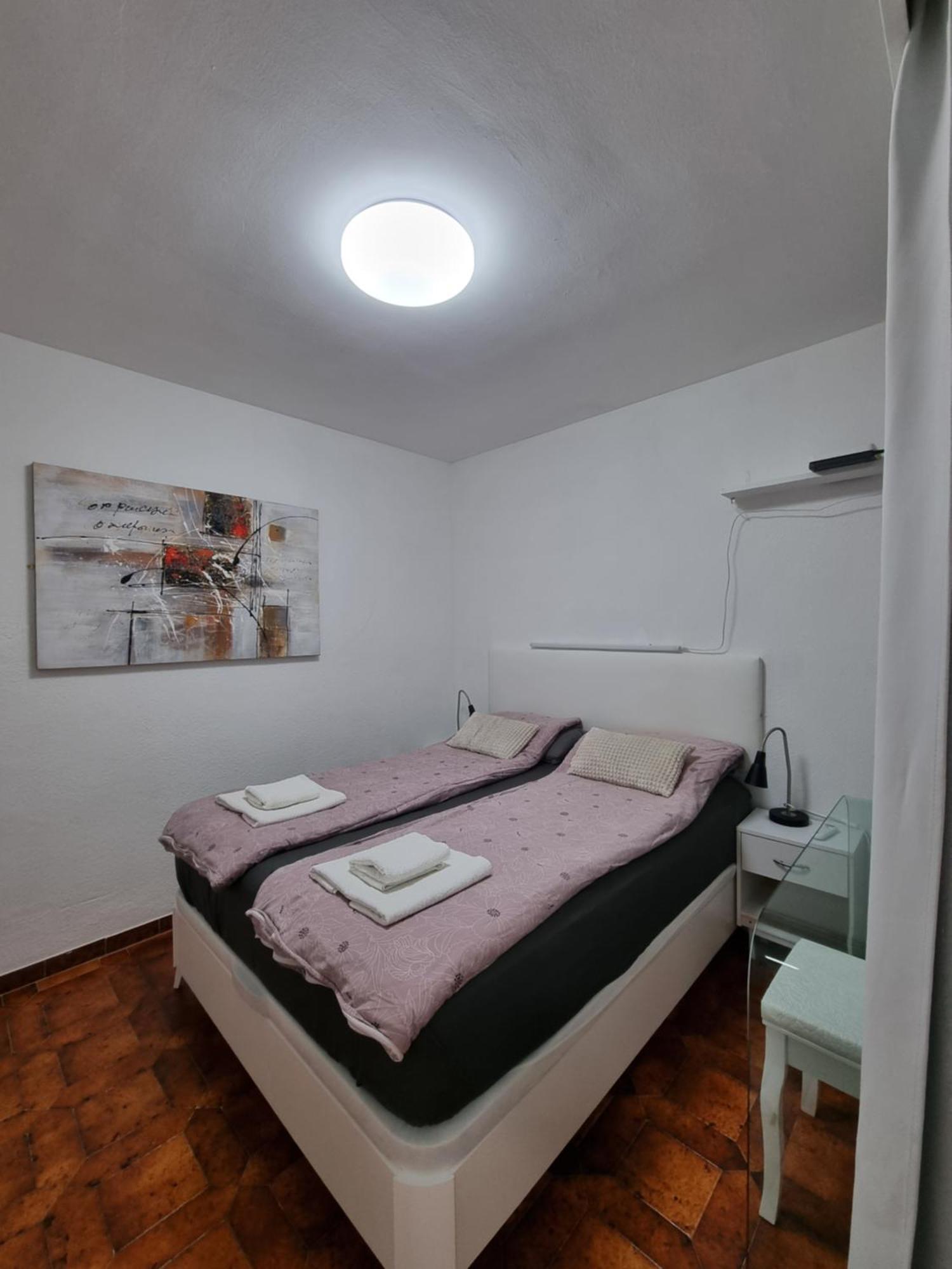 פואנגירולה Comfortable One Bedroom Apartment מראה חיצוני תמונה