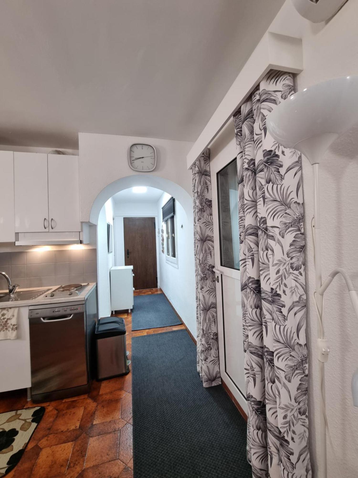 פואנגירולה Comfortable One Bedroom Apartment מראה חיצוני תמונה
